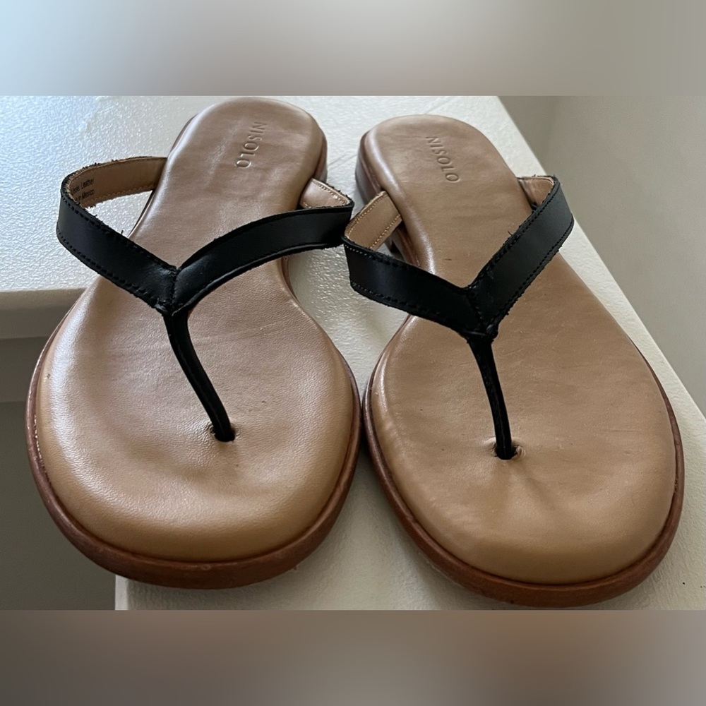 Nisolo black leather flip flops W8